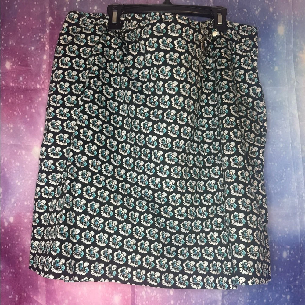 Valerie Steven’s floral skirt 🛍